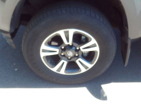 Used 2019 Toyota Tacoma TRD Sport AWD/4WD image 10