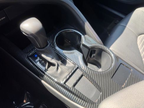 Used 2020 Toyota Camry SE image 16