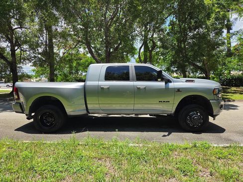 Used 2022 RAM 3500 Big Horn w/ Max Tow Package AWD/4WD image 8