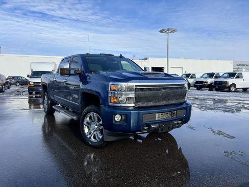 Used 2019 Chevrolet Silverado 2500 High Country w/ Duramax Plus Package image 2