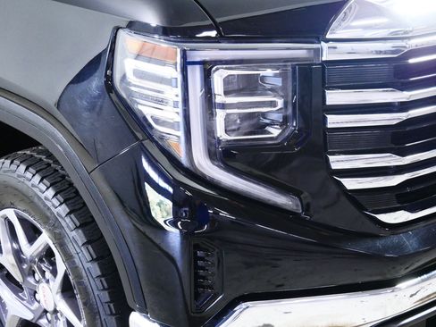 Used 2023 GMC Sierra 1500 SLT w/ SLT Premium Package AWD/4WD image 16