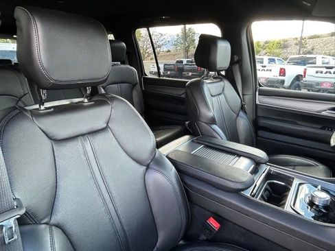 Used 2025 Jeep Wagoneer L 4WD image 17