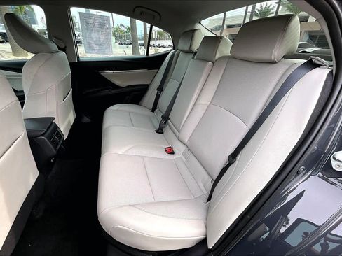 Used 2025 Toyota Camry XLE image 18