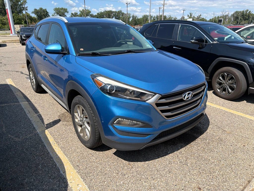 Used 2017 Hyundai Tucson SE w/ SE Popular Package 02 AWD/4WD image 2