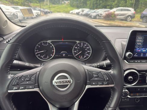 Used 2022 Nissan Sentra SV w/ Trunk Package FWD image 9