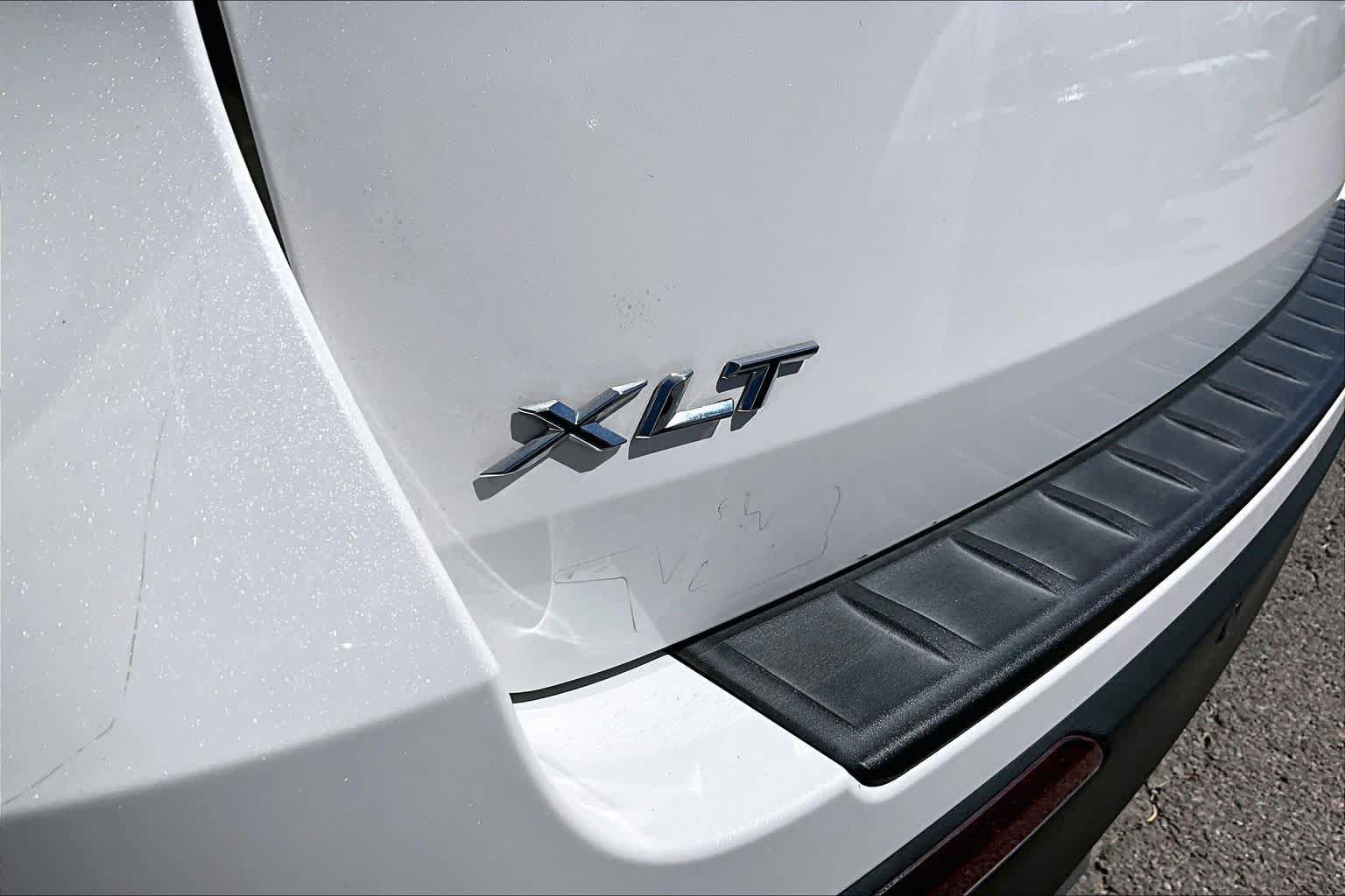 Used 2021 Ford Explorer XLT w/ Equipment Group 202A RWD image 30