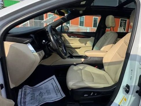 Used 2018 Cadillac XT5 Luxury w/ Driver Awareness Package FWD image 11