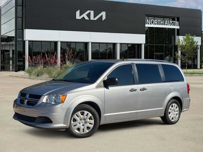 Used 2019 Dodge Grand Caravan SE w/ UConnect Hands-Free Group