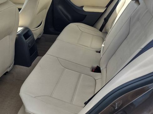 Used 2012 Volkswagen Jetta SE FWD image 28