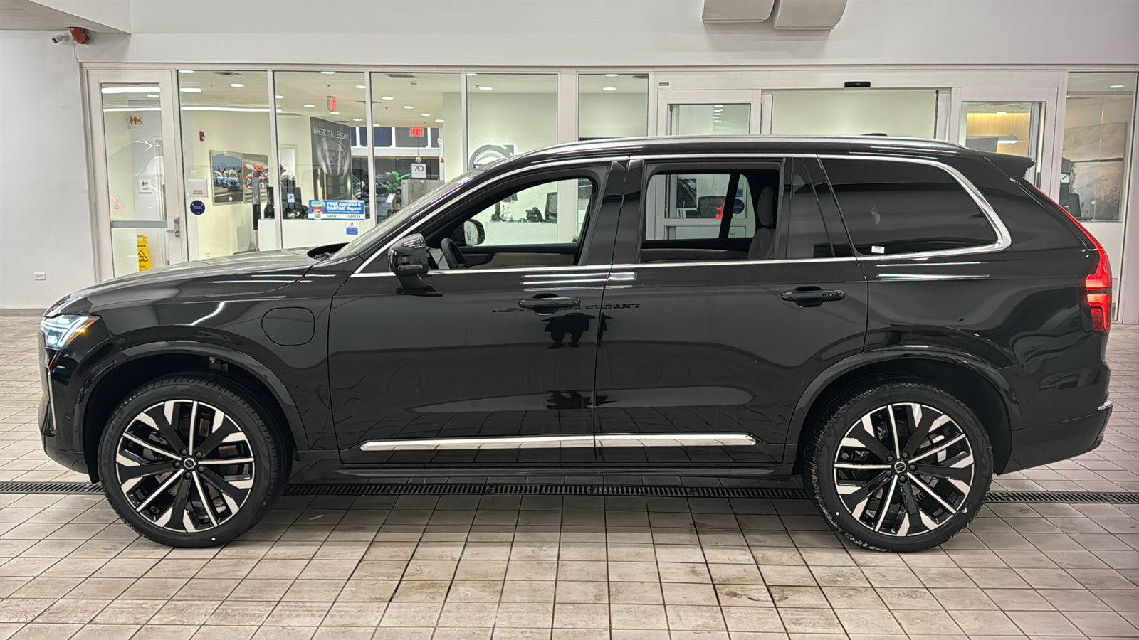 New 2026 Volvo XC90 T8 Plus w/ Protection Package Premier AWD/4WD image 8