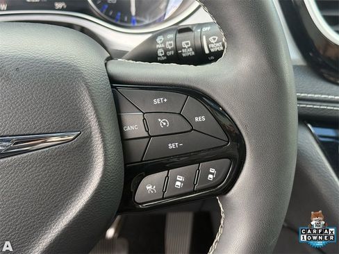 Certified 2025 Chrysler Pacifica Limited image 17