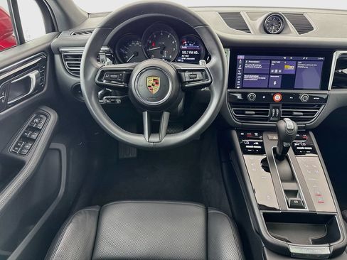 Certified 2025 Porsche Macan AWD/4WD image 25