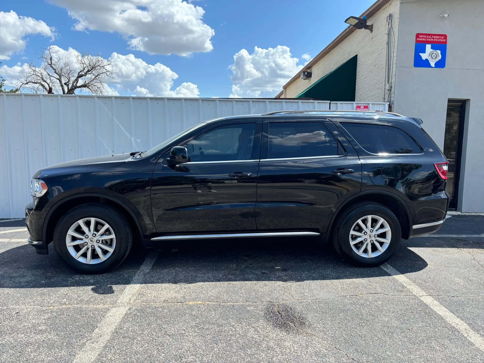 Used 2019 Dodge Durango SXT AWD/4WD image 2