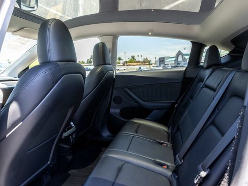 Used 2024 Tesla Model Y Long Range AWD/4WD image 23