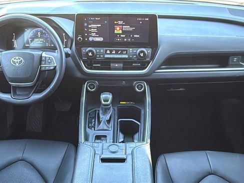 Used 2024 Toyota Grand Highlander XLE image 18