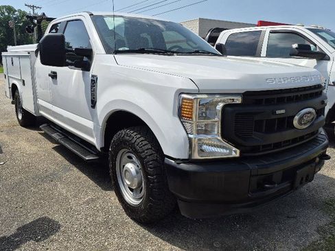 Used 2021 Ford F250 XL w/ Power Equipment Group RWD image 2