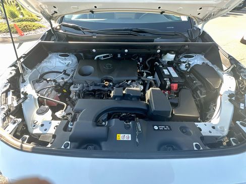 Used 2025 Toyota RAV4 LE AWD/4WD image 32