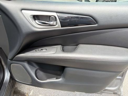 Used 2020 Nissan Pathfinder S AWD/4WD image 28