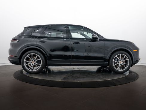 Certified 2026 Porsche Cayenne AWD/4WD image 8