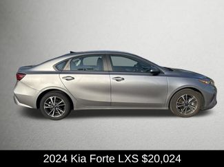 Used 2024 Kia Forte LXS FWD video 2