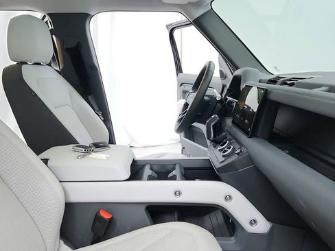 Used 2025 Land Rover Defender 110 S image 25