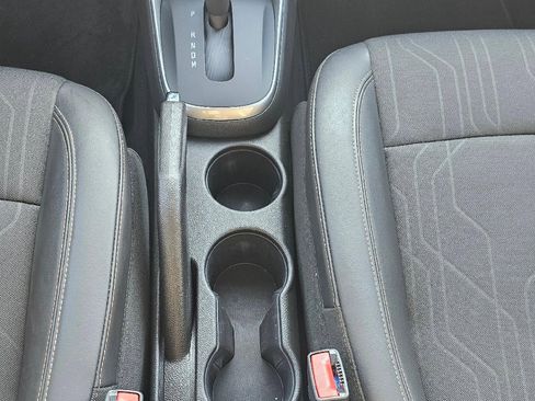 Used 2022 Chevrolet Trax LT w/ LT Convenience Package image 13