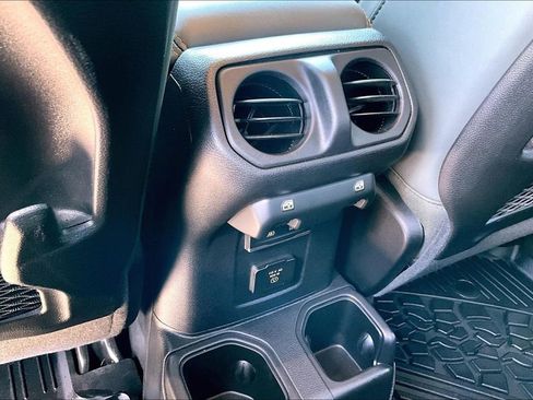 Used 2026 Jeep Gladiator Mojave AWD/4WD image 32