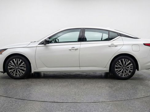 Used 2025 Nissan Altima 2.5 SV image 5