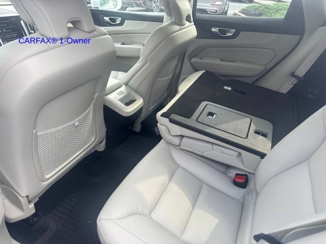 Used 2021 Volvo XC60 T5 Momentum AWD/4WD image 8