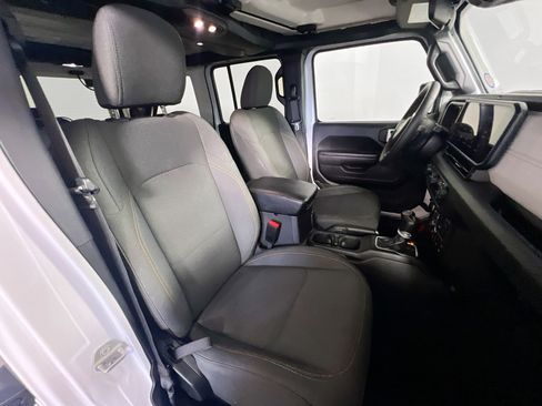 Used 2024 Jeep Wrangler Willys image 31
