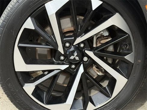 Used 2022 Mitsubishi Outlander SE image 10