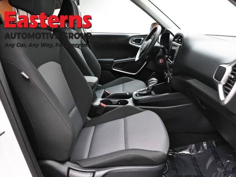 Used 2025 Kia Soul LX FWD image 24