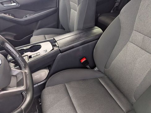 Certified 2025 Nissan Rogue SV FWD image 20