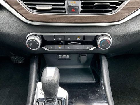 Used 2024 Nissan Altima 2.5 SV image 14
