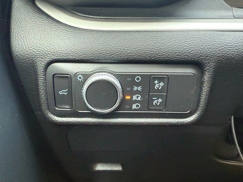 Used 2021 Ford Explorer XLT image 17