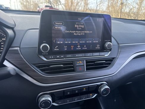 Used 2024 Nissan Altima 2.5 SV image 14