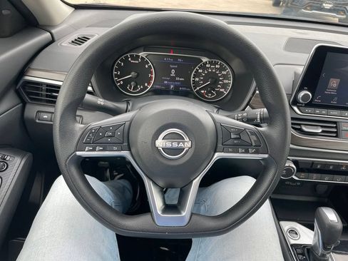 Used 2024 Nissan Altima 2.5 SV FWD image 18