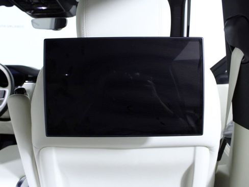 Used 2024 Land Rover Range Rover Long Wheelbase SE image 17