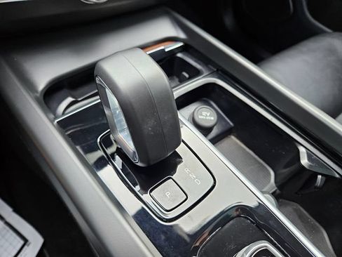 Certified 2023 Volvo XC60 T8 Plus AWD/4WD image 27