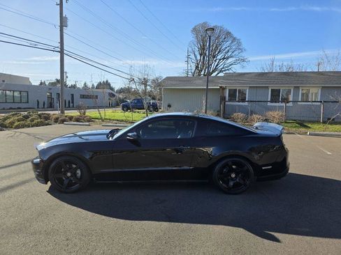 Used 2010 Ford Mustang GT image 9