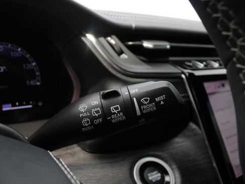 Used 2023 Jeep Grand Cherokee Overland AWD/4WD image 15