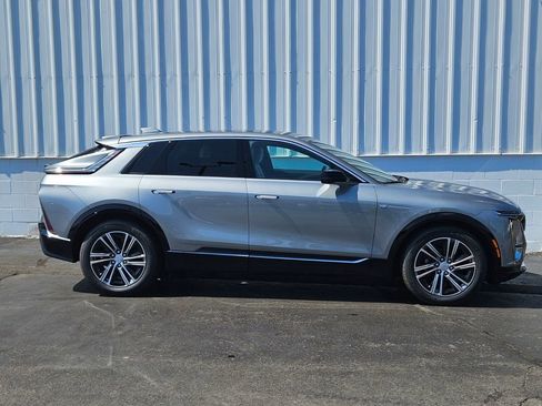 New 2025 Cadillac Lyriq Luxury w/ LPO, Floor Liner Package image 2