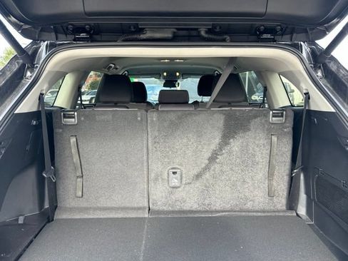 Certified 2024 Toyota Highlander LE FWD image 9