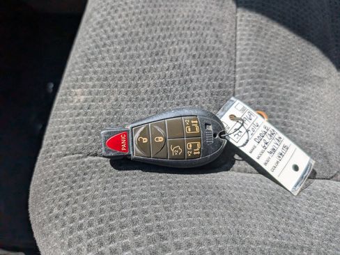 Used 2016 Dodge Grand Caravan SXT FWD image 28