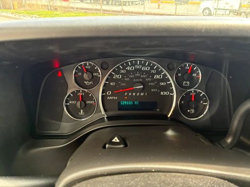 Used 2019 Chevrolet Express 2500 w/ Driver Convenience Package RWD image 20