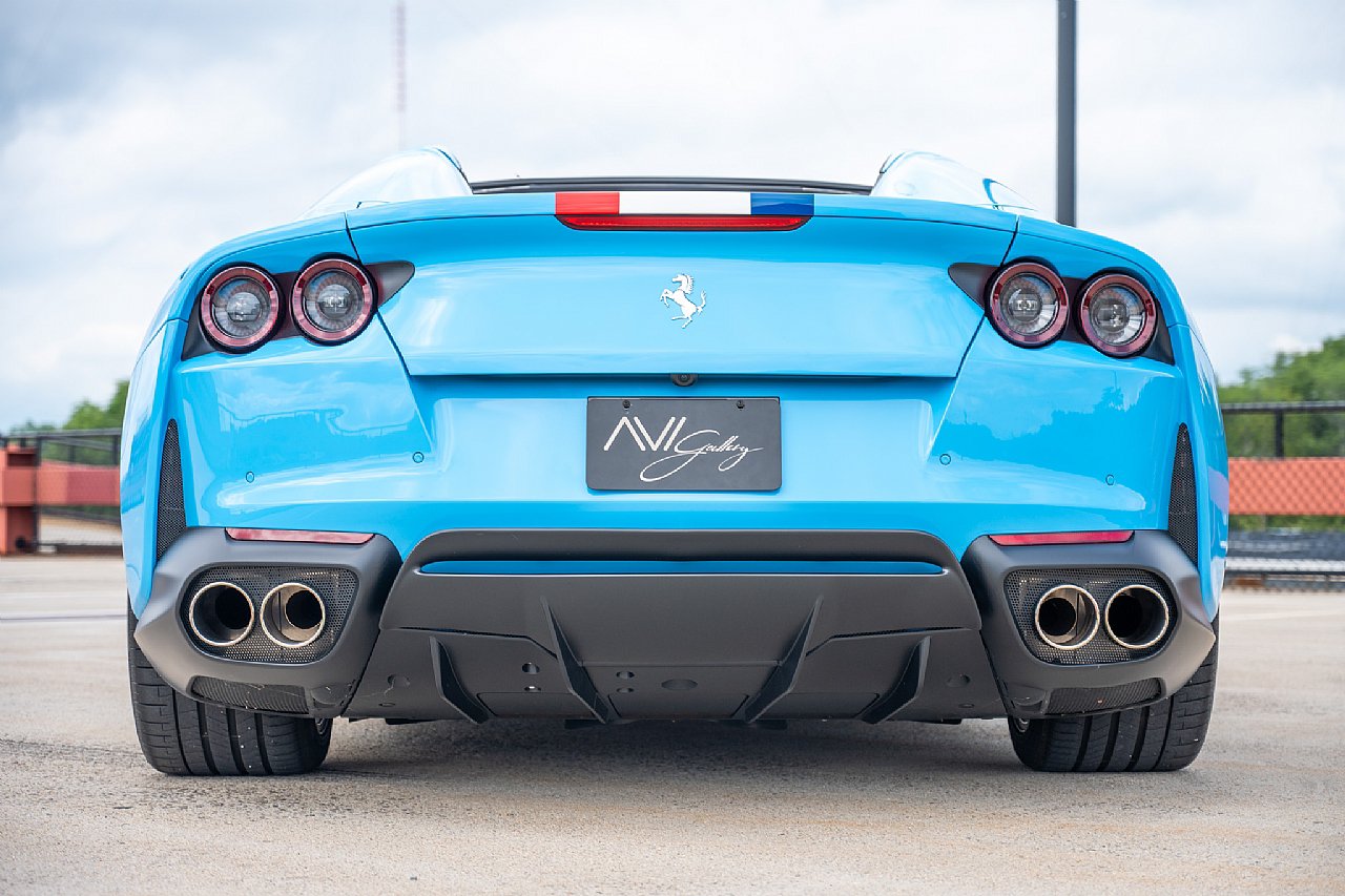 Used 2022 Ferrari 812 GTS RWD image 4