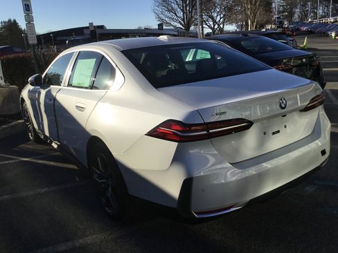 New 2026 BMW 530i xDrive w/ Premium Package image 4