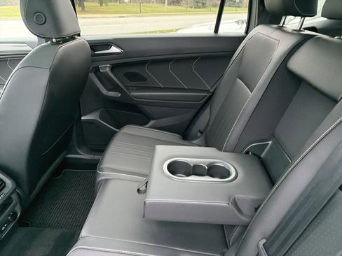 Used 2023 Volkswagen Tiguan SE R-Line image 52