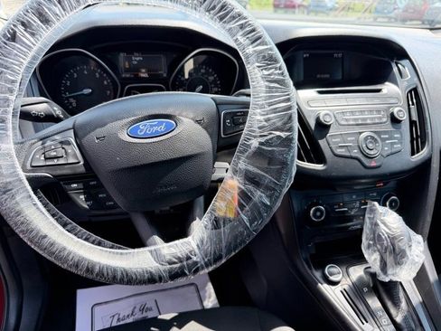 Used 2017 Ford Focus SE FWD image 9