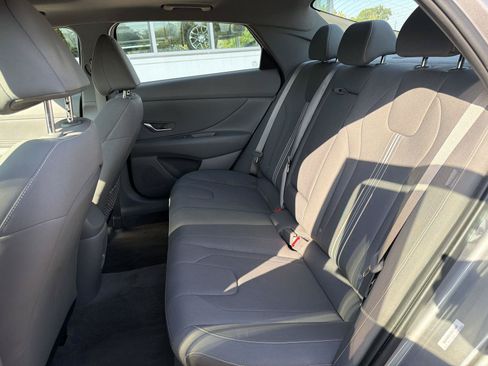 Used 2025 Hyundai Elantra SEL FWD image 33